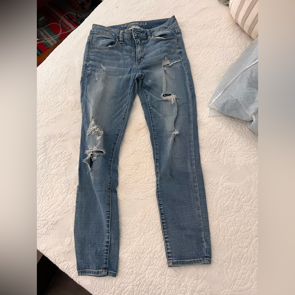America Eagle mid rise distressed jeggings ankle